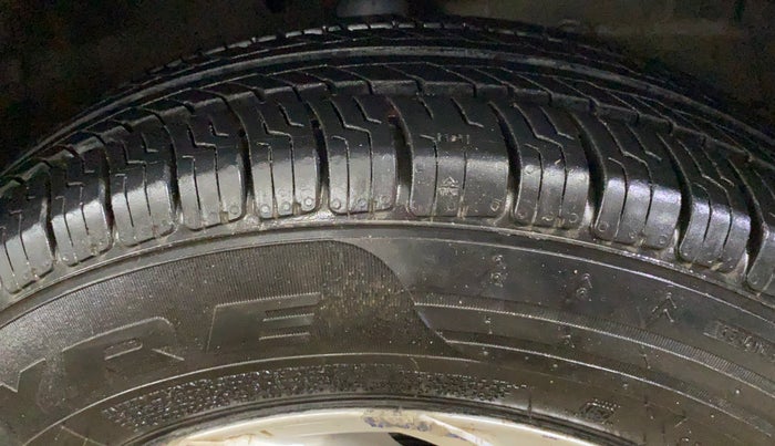 2014 Maruti Swift VXI, Petrol, Manual, 41,905 km, Right Front Tyre Tread