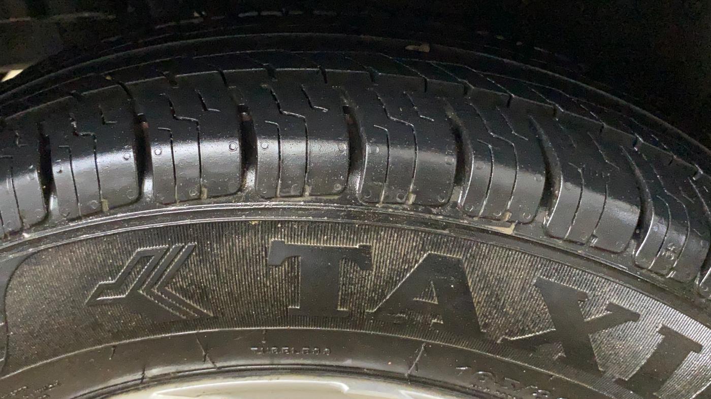 2014 Maruti Swift VXI, Petrol, Manual, 41,971 km, Right Rear Tyre Tread