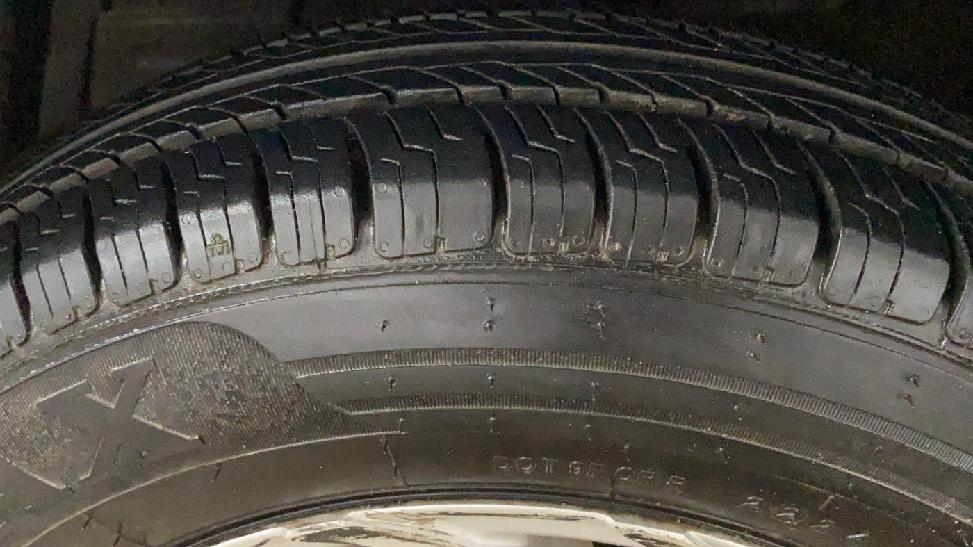 2014 Maruti Swift VXI, Petrol, Manual, 41,971 km, Left Front Tyre Tread