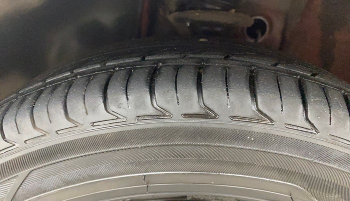 2017 Maruti IGNIS ZETA 1.2 AMT DUAL TONE, Petrol, Automatic, 77,262 km, Left Front Tyre Tread