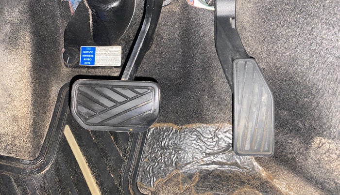 2017 Maruti IGNIS ZETA 1.2 AMT DUAL TONE, Petrol, Automatic, 77,262 km, Pedals