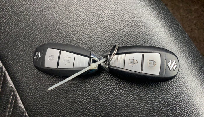 2017 Maruti IGNIS ZETA 1.2 AMT DUAL TONE, Petrol, Automatic, 77,262 km, Key Close Up