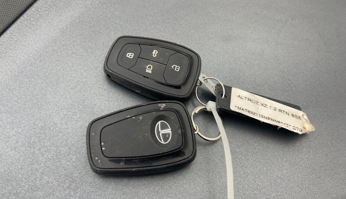 2021 Tata ALTROZ XZ PETROL, Petrol, Manual, 31,474 km, Key Close Up
