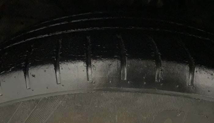 2016 Maruti Baleno ZETA PETROL 1.2, Petrol, Manual, 65,890 km, Left Front Tyre Tread