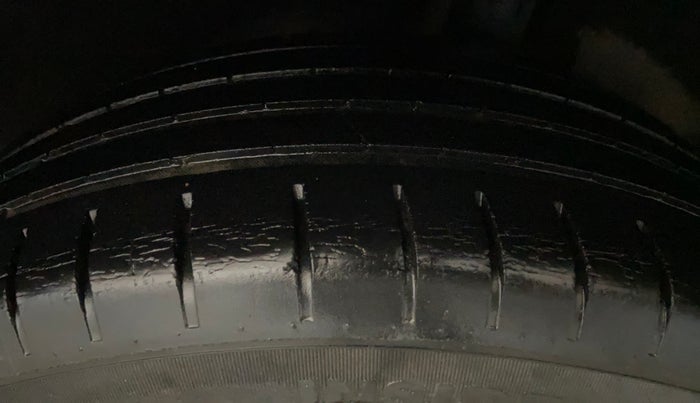 2016 Maruti Baleno ZETA PETROL 1.2, Petrol, Manual, 65,890 km, Left Rear Tyre Tread