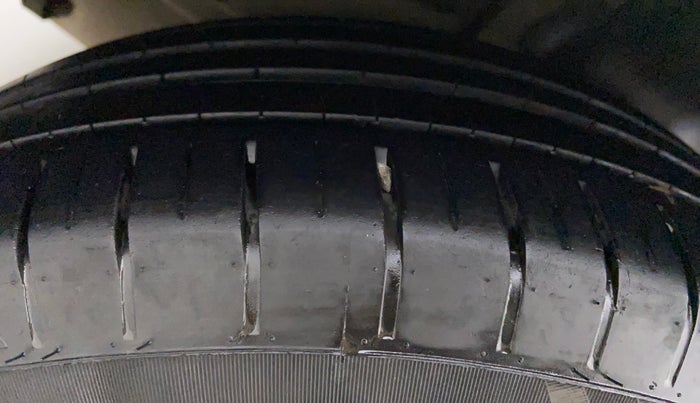 2010 Maruti Swift ZXI, Petrol, Manual, 91,454 km, Left Rear Tyre Tread
