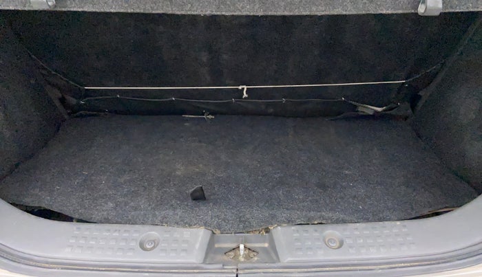 2010 Maruti Swift ZXI, Petrol, Manual, 91,454 km, Boot Inside