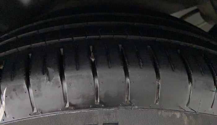 2010 Maruti Swift ZXI, Petrol, Manual, 91,454 km, Right Rear Tyre Tread