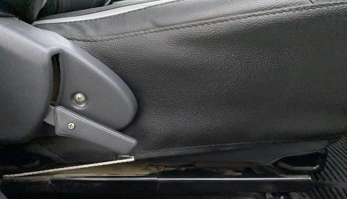 2017 Maruti Alto 800 LXI, Petrol, Manual, 37,837 km, Driver Side Adjustment Panel