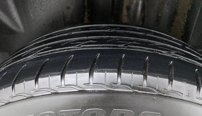 2015 Volkswagen Vento HIGHLINE DIESEL 1.5, Diesel, Manual, 81,113 km, Left Rear Tyre Tread