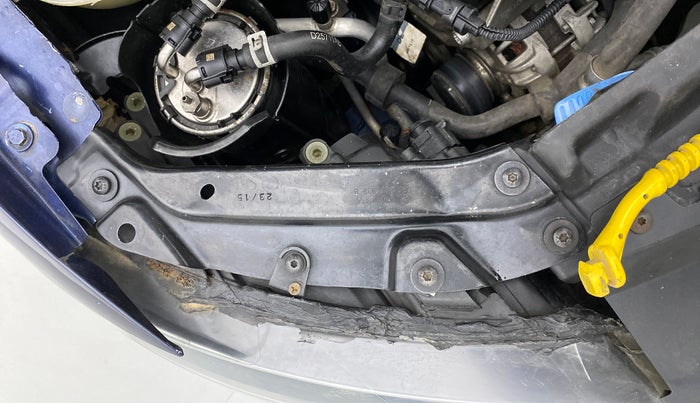 2015 Volkswagen Vento HIGHLINE DIESEL 1.5, Diesel, Manual, 81,113 km, Right headlight - Clamp has minor damage
