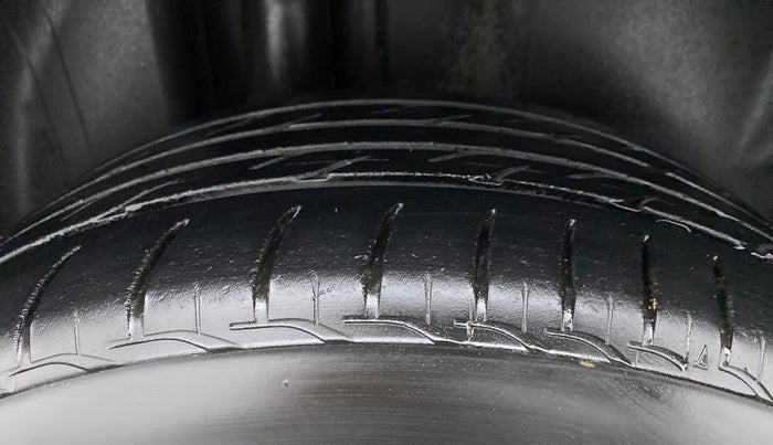 2015 Volkswagen Vento HIGHLINE DIESEL 1.5, Diesel, Manual, 81,113 km, Right Rear Tyre Tread
