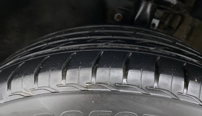 2015 Volkswagen Vento HIGHLINE DIESEL 1.5, Diesel, Manual, 81,113 km, Left Front Tyre Tread