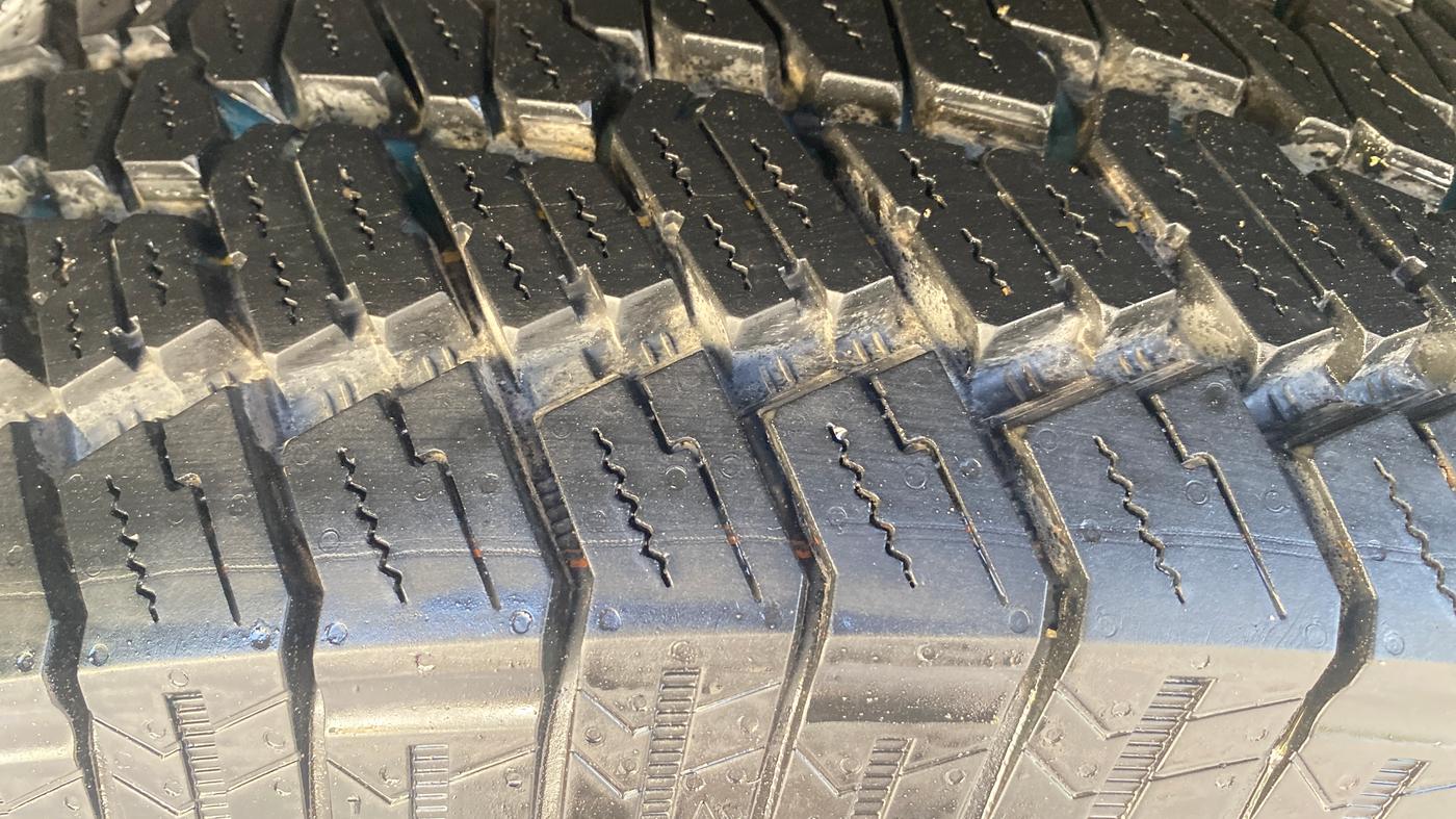 2023 Mahindra Thar LX HT PETROL 4WD MT, Petrol, Manual, 64,185 km, Right Rear Tyre Tread