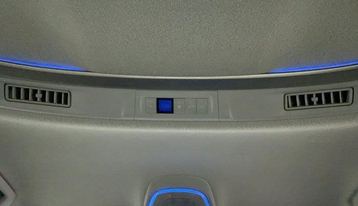 2017 Toyota Innova Crysta 2.4 VX 8 STR, Diesel, Manual, 94,714 km, Rear AC Vents