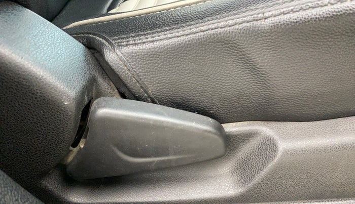 2019 Renault Kwid RXL, Petrol, Manual, 41,493 km, Driver Side Adjustment Panel