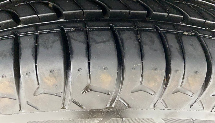2021 Renault Kwid RXT 1.0 AMT (O), Petrol, Automatic, 65,428 km, Left Rear Tyre Tread
