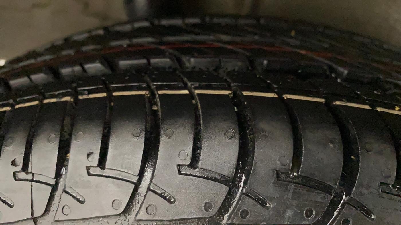 2019 Maruti New Wagon-R VXI 1.0 AMT, Petrol, Automatic, 32,605 km, Right Rear Tyre Tread