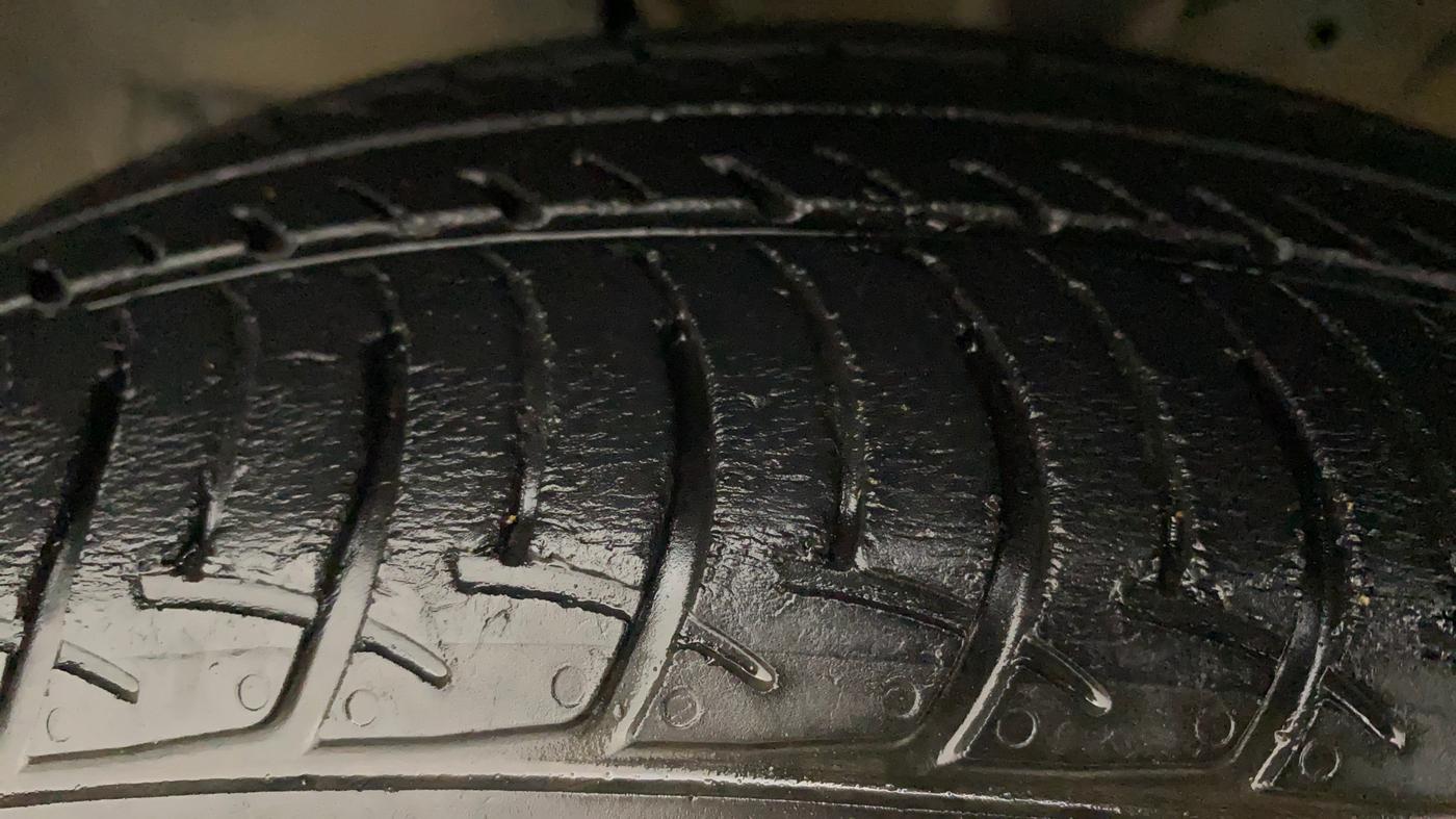 2019 Maruti New Wagon-R VXI 1.0 AMT, Petrol, Automatic, 32,605 km, Left Front Tyre Tread