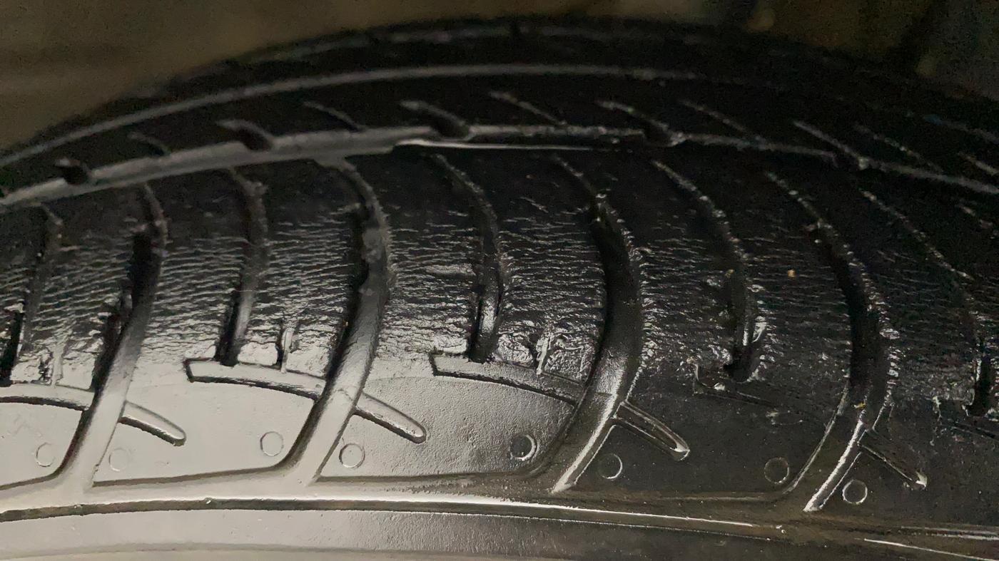 2019 Maruti New Wagon-R VXI 1.0 AMT, Petrol, Automatic, 32,605 km, Right Front Tyre Tread