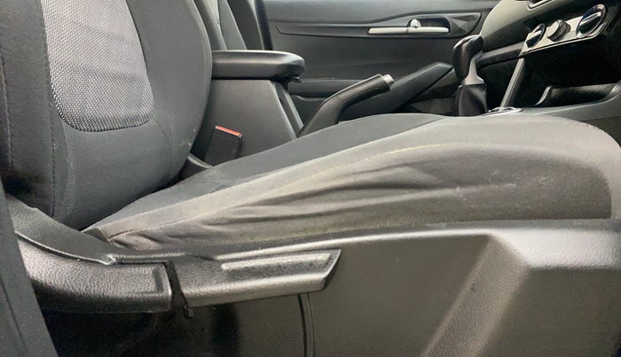 2023 KIA SELTOS HTE 1.5 DIESEL, Diesel, Manual, 1,21,707 km, Driver Side Adjustment Panel