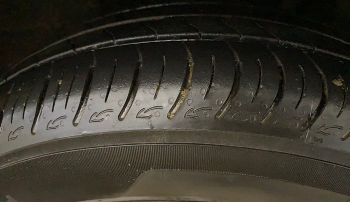 2023 Renault TRIBER RXZ AMT, Petrol, Automatic, 16,654 km, Right Front Tyre Tread