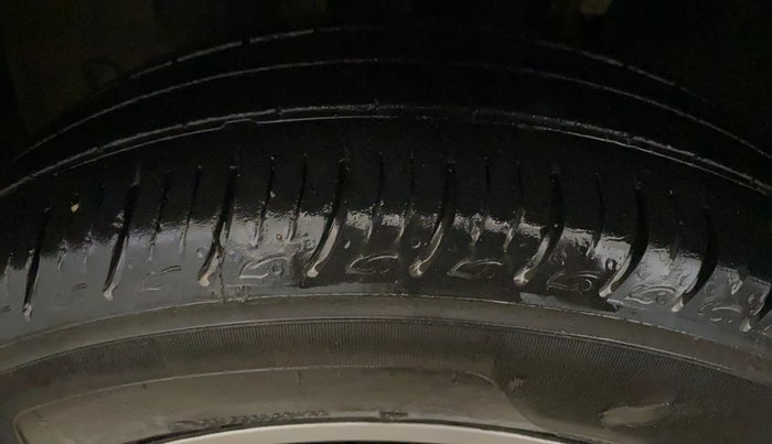 2023 Renault TRIBER RXZ AMT, Petrol, Automatic, 16,654 km, Left Front Tyre Tread