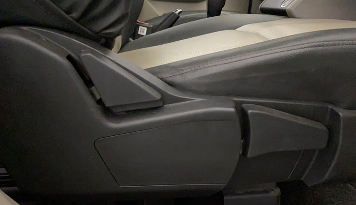 2023 Renault TRIBER RXZ AMT, Petrol, Automatic, 16,654 km, Driver Side Adjustment Panel