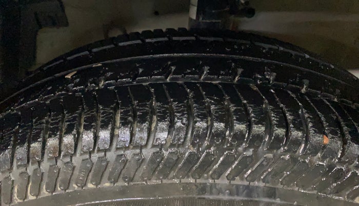 2013 Maruti Swift Dzire VXI, Petrol, Manual, 86,700 km, Left Front Tyre Tread