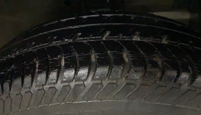 2013 Maruti Swift Dzire VXI, Petrol, Manual, 86,700 km, Right Front Tyre Tread