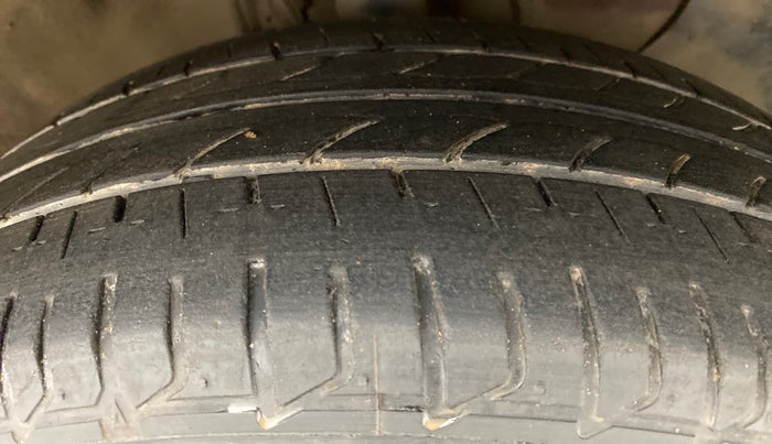 2017 Hyundai Elite i20 ASTA 1.2 (O), Petrol, Manual, 59,703 km, Right Front Tyre Tread