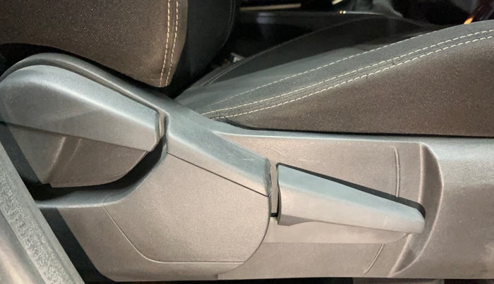 2021 Renault Kiger RXT AMT, Petrol, Automatic, 41,147 km, Driver Side Adjustment Panel