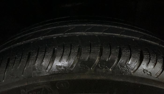 2021 Renault Kiger RXT AMT, Petrol, Automatic, 41,147 km, Right Front Tyre Tread