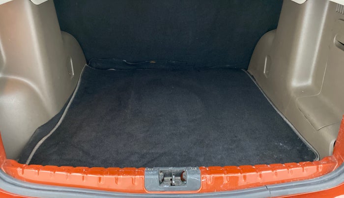 2017 Renault Duster RXL PETROL 104, Petrol, Manual, 40,383 km, Boot Inside