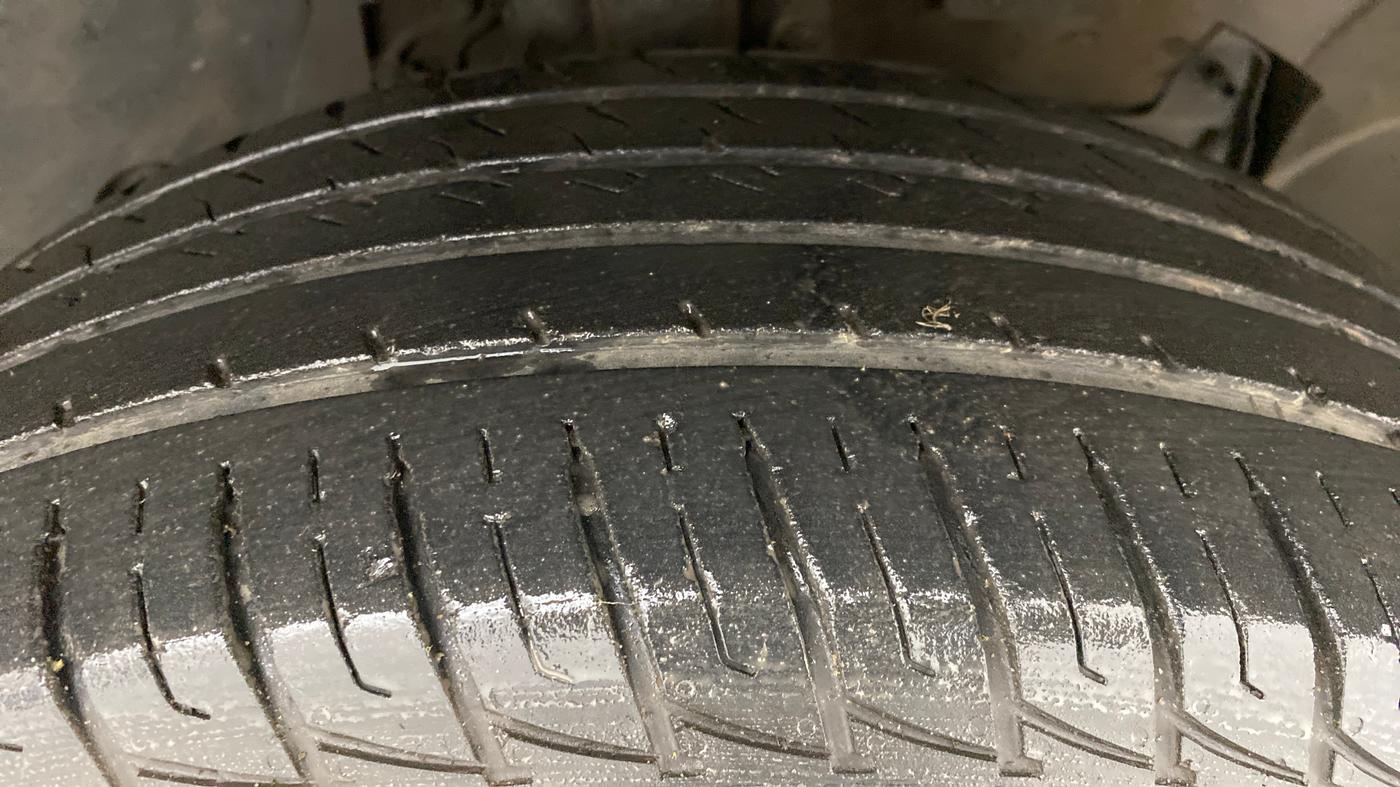 2017 Renault Duster RXL PETROL 104, Petrol, Manual, 40,383 km, Right Front Tyre Tread