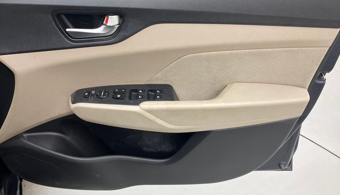 2020 Hyundai Verna SX 1.5 VTVT, Petrol, Manual, 22,156 km, Driver Side Door Panels Control