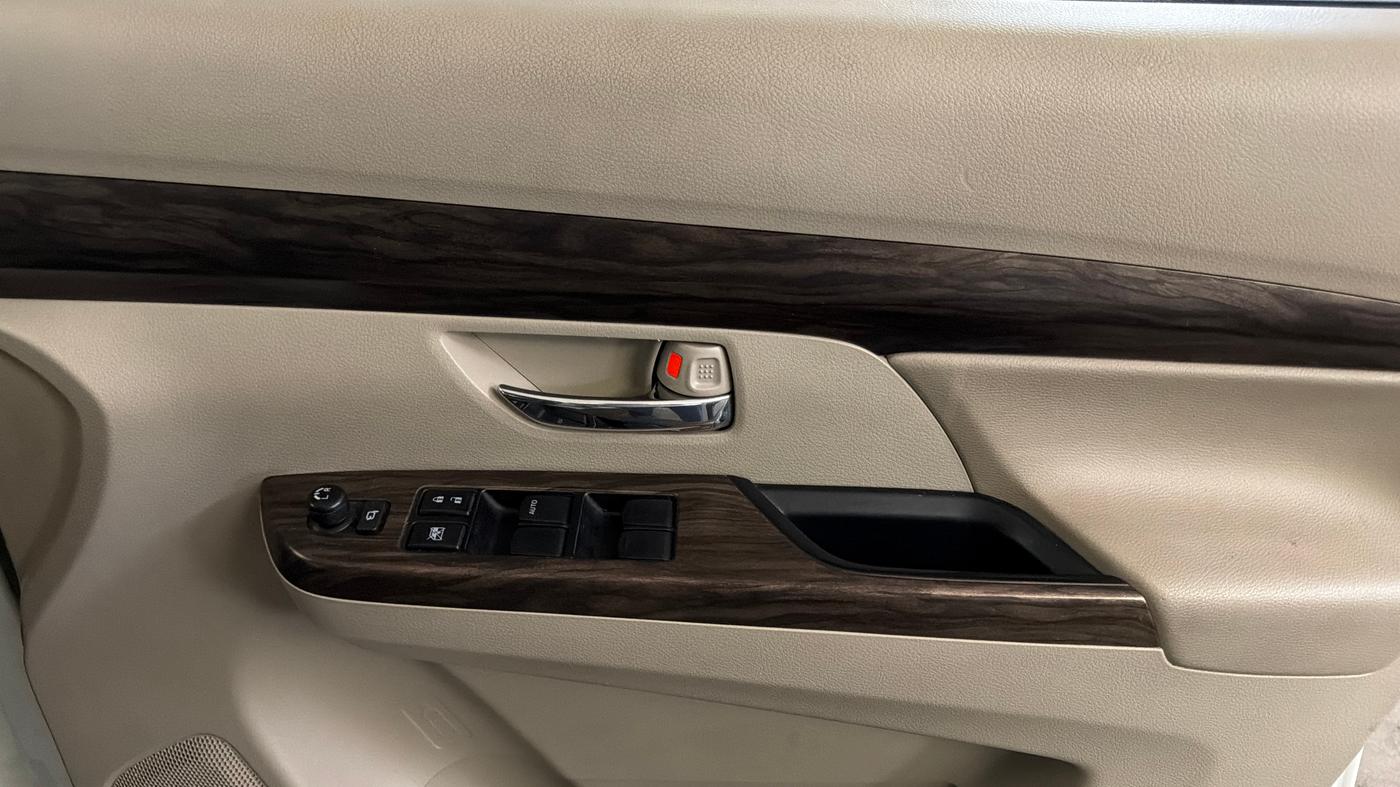 2019 Maruti Ertiga ZXI+ SHVS, Petrol, Manual, 43,013 km, Driver Side Door Panels Control