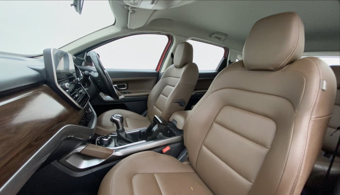 2020 Tata Harrier XZA 2.0L, Diesel, Automatic, 61,344 km, Right Side Front Door Cabin