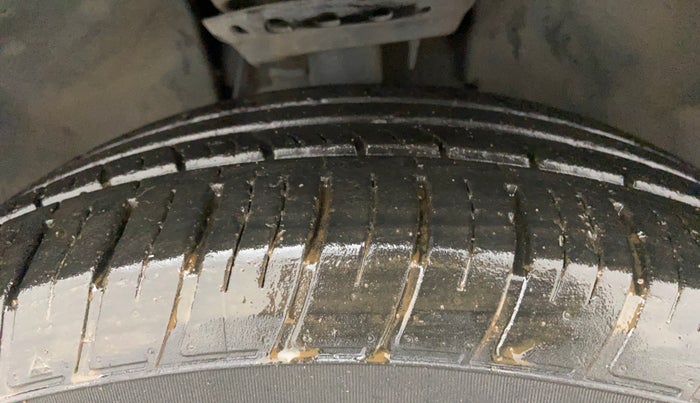 2020 Tata Harrier XZA 2.0L, Diesel, Automatic, 61,344 km, Right Front Tyre Tread