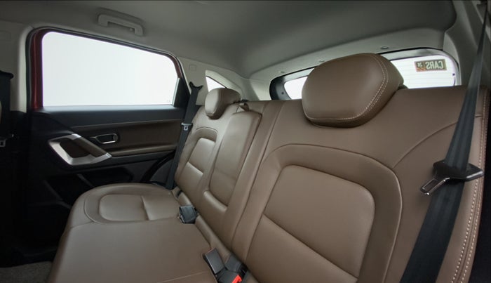 2020 Tata Harrier XZA 2.0L, Diesel, Automatic, 61,344 km, Right Side Rear Door Cabin