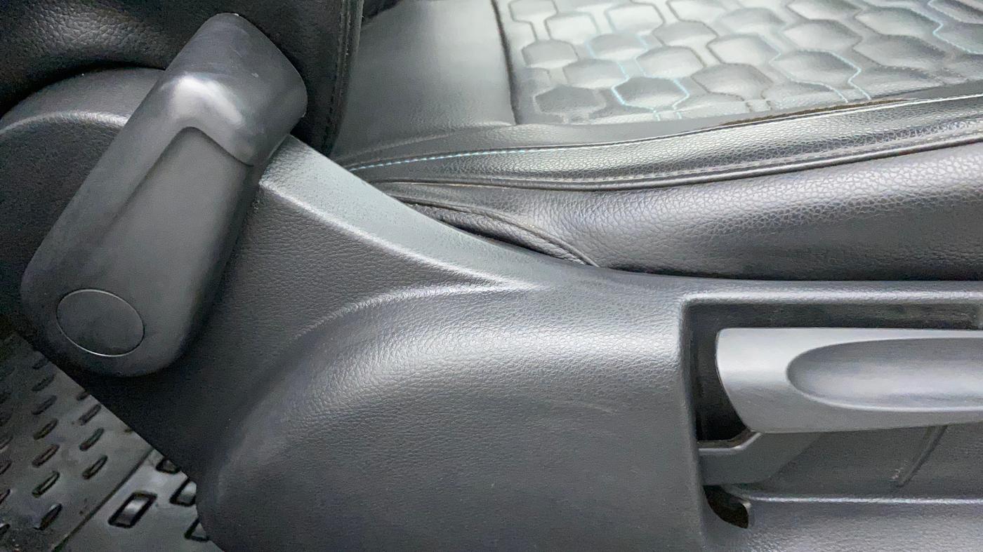 2017 Volkswagen Ameo COMFORTLINE 1.2L, Petrol, Manual, 95,657 km, Driver Side Adjustment Panel