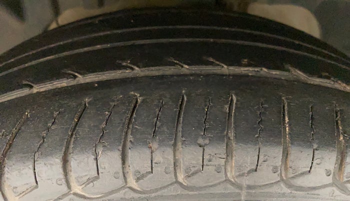 2015 Ford Ecosport TITANIUM 1.5L DIESEL (OPT), Diesel, Manual, 1,31,512 km, Left Front Tyre Tread