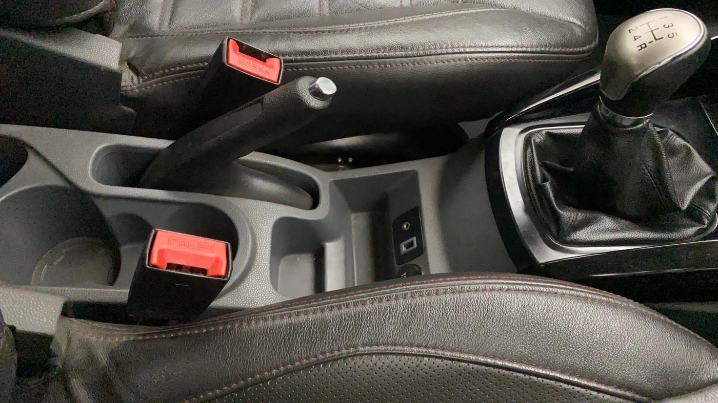 2015 Ford Ecosport TITANIUM 1.5L DIESEL (OPT), Diesel, Manual, 1,31,512 km, Gear Lever