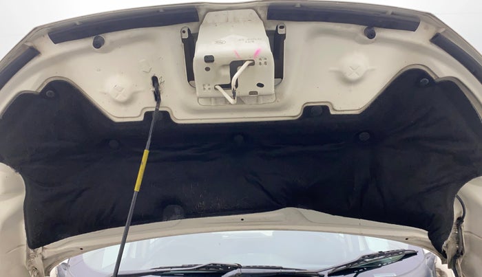 2015 Ford Ecosport TITANIUM 1.5L DIESEL (OPT), Diesel, Manual, 1,31,512 km, Bonnet (hood) - Insulation cover has minor damage