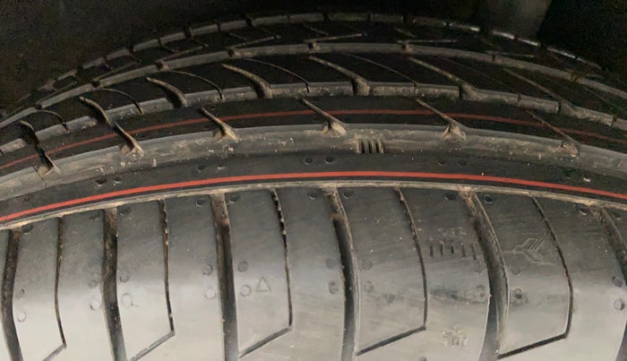 2015 Ford Ecosport TITANIUM 1.5L DIESEL (OPT), Diesel, Manual, 1,31,512 km, Left Rear Tyre Tread