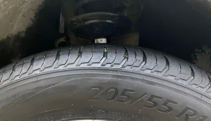 2022 Volkswagen VIRTUS HIGHLINE TSI 1.0 AT, Petrol, Automatic, 29,484 km, Right Front Tyre Tread