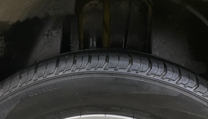 2022 Volkswagen VIRTUS HIGHLINE TSI 1.0 AT, Petrol, Automatic, 29,484 km, Right Rear Tyre Tread