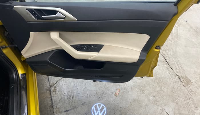 2022 Volkswagen VIRTUS HIGHLINE TSI 1.0 AT, Petrol, Automatic, 29,484 km, Driver Side Door Panels Control