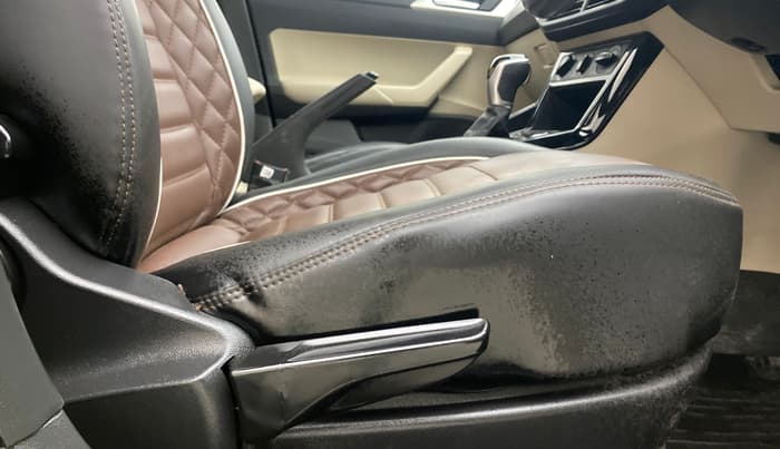 2022 Volkswagen VIRTUS HIGHLINE TSI 1.0 AT, Petrol, Automatic, 29,484 km, Driver Side Adjustment Panel