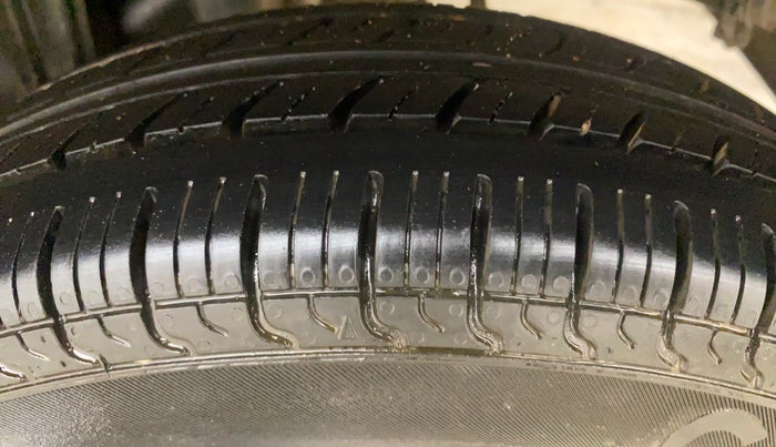 2017 Maruti Alto 800 LXI, Petrol, Manual, 77,425 km, Left Rear Tyre Tread